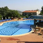 Destina فندق